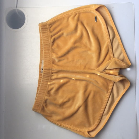 hollister high rise curved hem shorts